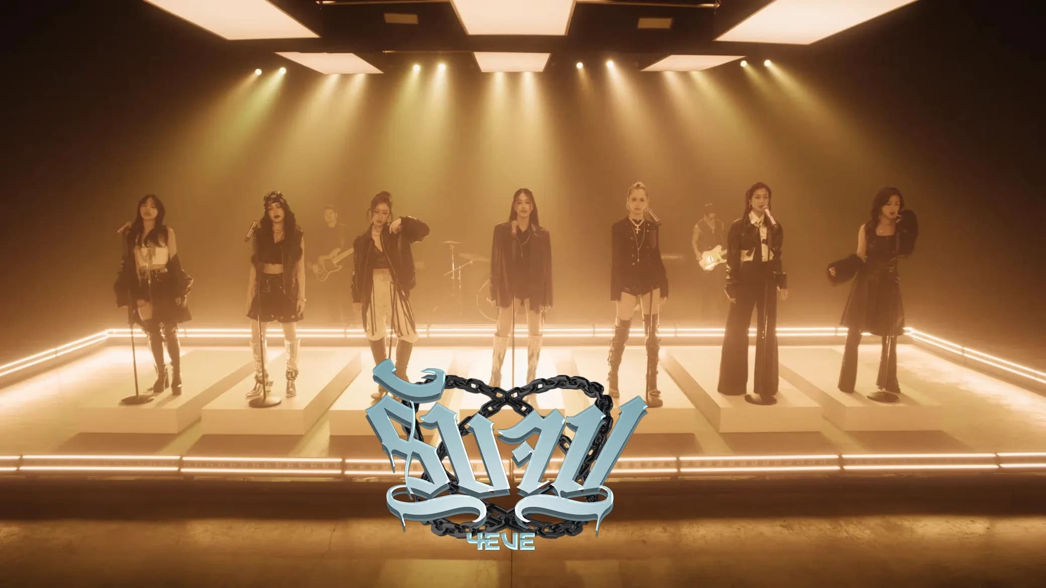 4EVE เกิร์ลกรุ๊ป T-POP สุดฮอตจากค่าย XOXO Entertainment เพิ่งปล่อยเพลงใหม่ชื่อ รับจบ (Accept the End) ออกมาเมื่อไม่นานมานี้