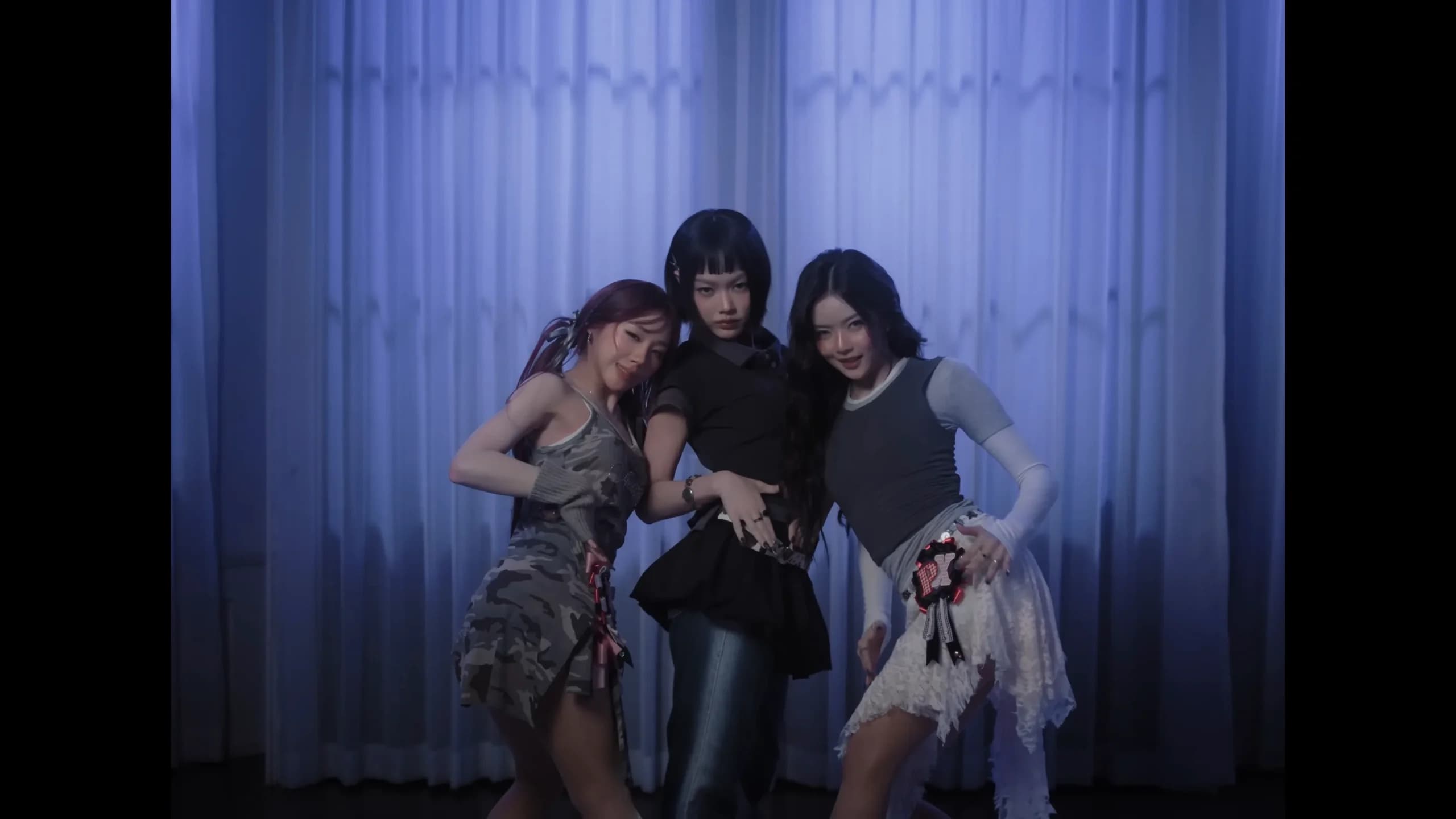 PiXXiE ปล่อยเพลงใหม่ HUH? เป็นซิงเกิลดิจิทัลพร้อมมิวสิกวิดีโออย่างเป็นทางการ (Official M/V) บน YouTube