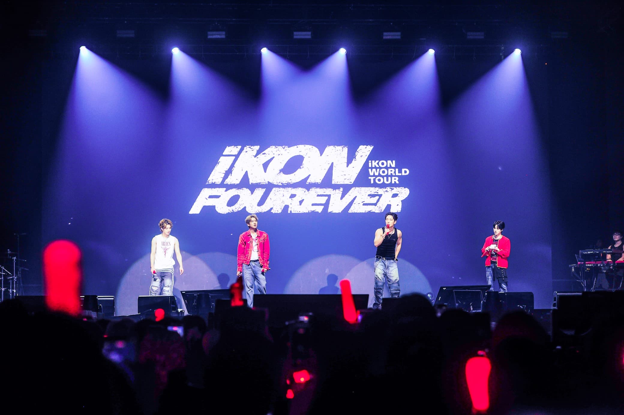 iKON รวมตัว ‘ไอคอนิกชาวไทย’ ระเบิดความมันต้อนรับการกลับมาอย่างสุดเหวี่ยงใน “iKON FOUREVER WORLD TOUR IN THAILAND”