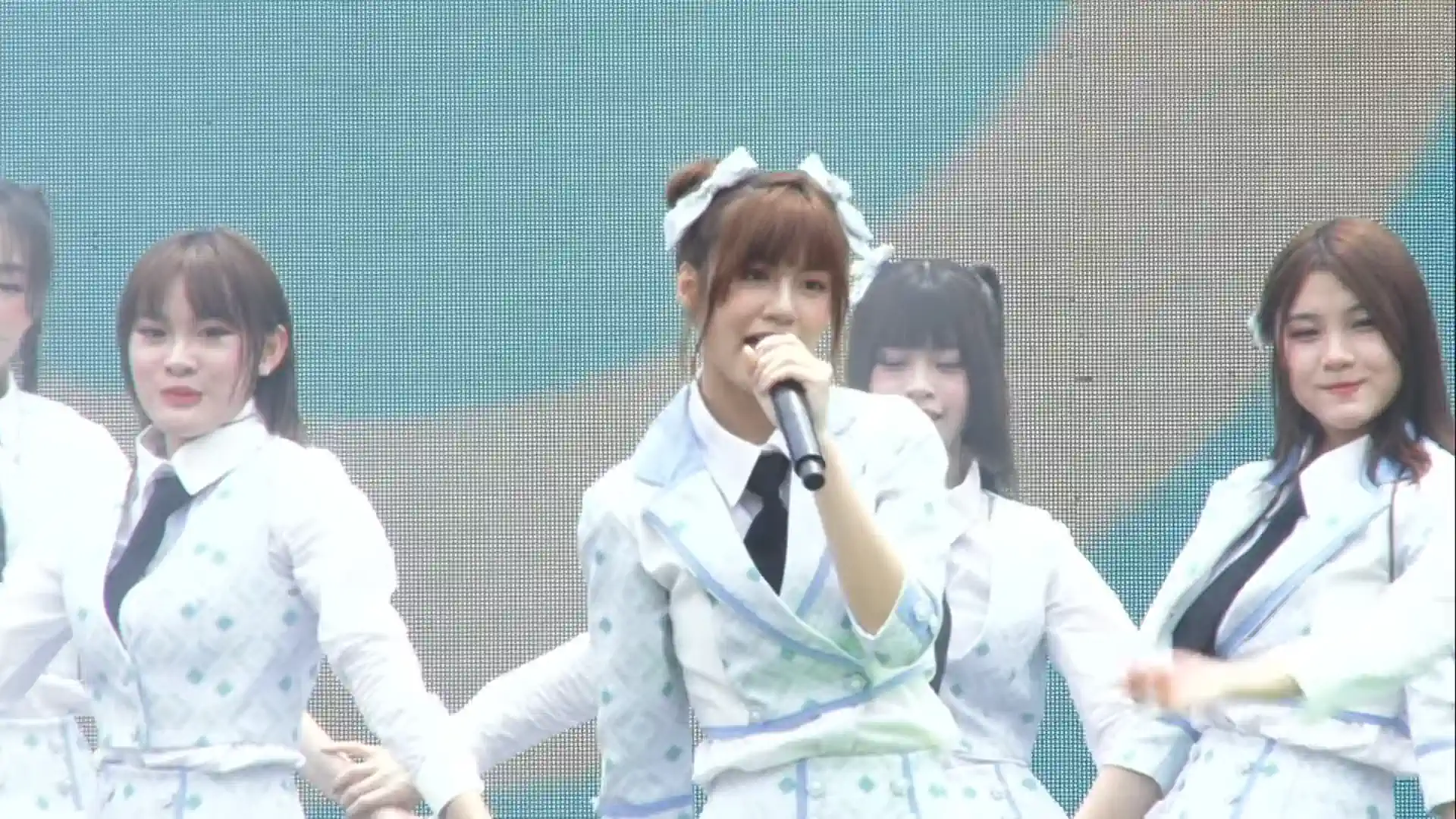 【LIVE】CGM48 6th Single Sansei Kawaii เธอออะ Kawaii CGM48 54 25 screenshot w