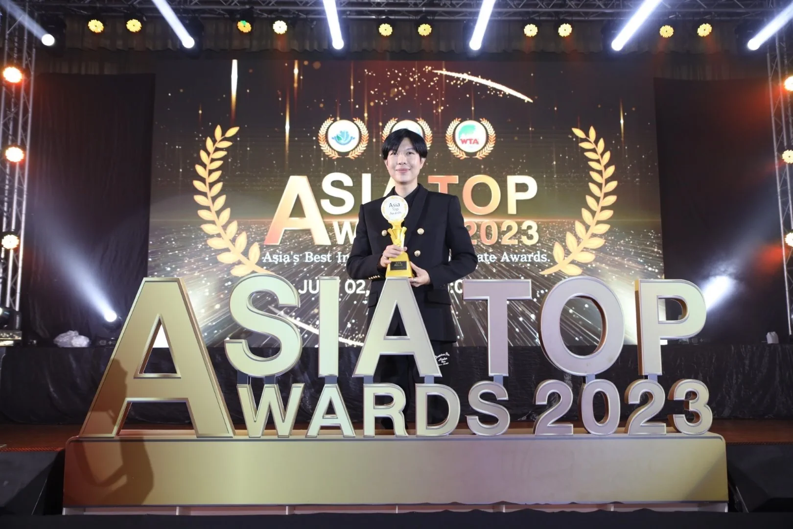 2. โอ๋ สตาร์ ฮันเตอร์ สุดภูมิใจ รับรางวัล Best Content Provider จากเวที ASIA TOP AWARDS 2023 w